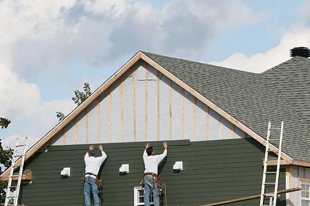 Professional Siding Installation technician working in Howell, NJ